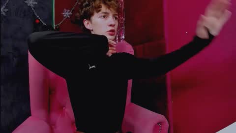 Snapshot of luke_sweet chatting on 15, 12, 2025 Luke online show from 15, 12, 2025