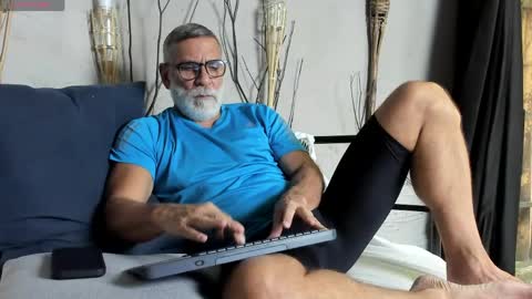 Luke Crews online show from 28, 4, 2026
