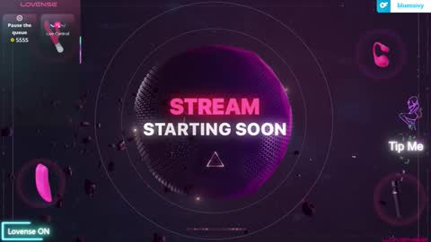 Snapshot of luluubloomm chatting on 14, 11, 2025 Lulu online show from 14, 11, 2025