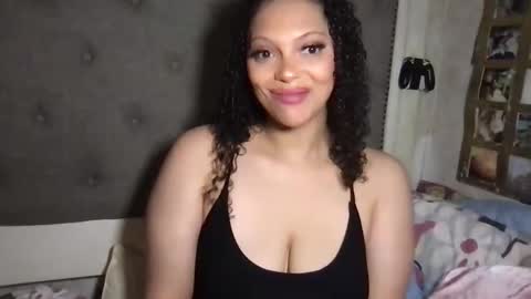 Snapshot of luluvalenttine chatting on 12, 3, 2026 LuLu Valenttine Hot Sexy HawaiianCape Verde online show from 12, 3, 2026