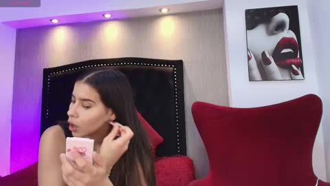 Luna And Titan  online show from 19, 12, 2025