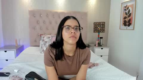 Luna And Titan  online show from 15, 3, 2026