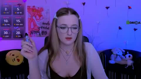 luna_berryy online show from 29, 4, 2026