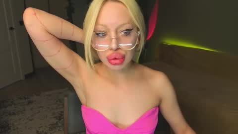 luna_beverly online show from 7, 5, 2026