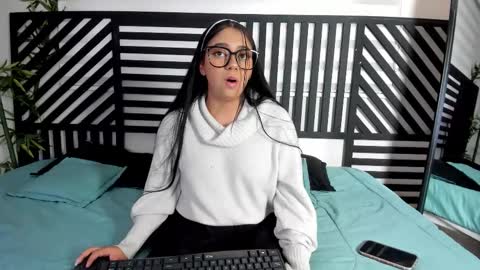 luna_cute14 online show from 7, 1, 2026