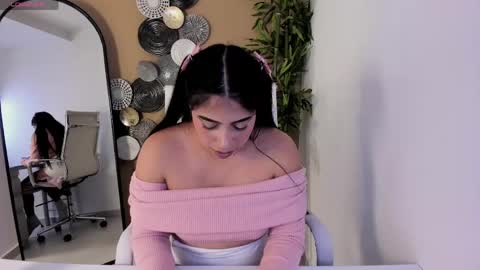 luna_cute14 online show from 6, 5, 2026