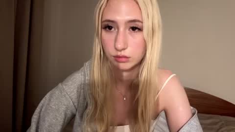 Snapshot of luna_diaya chatting on 3, 8, 2026 Alise online show from 3, 8, 2026