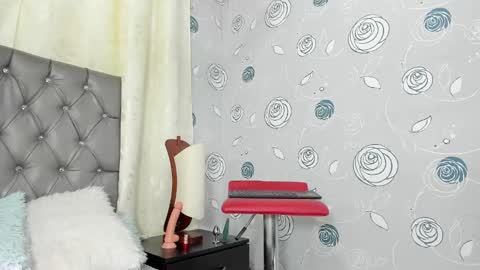 Luna Eva online show from 12, 2, 2025