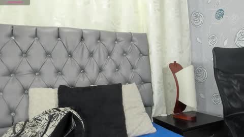 Luna Eva online show from 17, 12, 2025