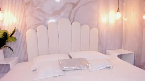 Snapshot of luna_hot_ass chatting on 5, 12, 2025 luna_hot_ass online show from 5, 12, 2025