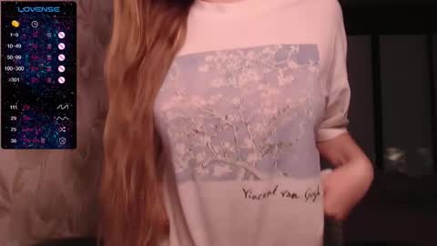 Snapshot of luna_loveisgood chatting on 9, 9, 2025 Luna online show from 9, 9, 2025