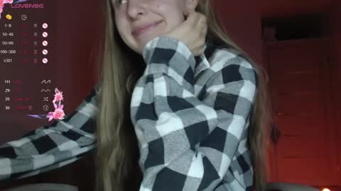 Snapshot of luna_loveisgood chatting on 8, 6, 2026 Luna online show from 8, 6, 2026
