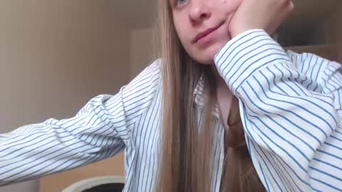 Snapshot of luna_loveisgood chatting on 10, 6, 2026 Luna online show from 10, 6, 2026