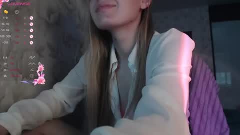 Snapshot of luna_loveisgood chatting on 4, 7, 2026 Luna online show from 4, 7, 2026