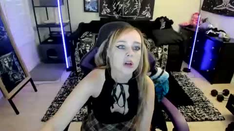 Snapshot of luna_lovelyy chatting on 25, 6, 2026 Luna online show from 25, 6, 2026