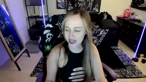 Snapshot of luna_lovelyy chatting on 29, 6, 2026 Luna online show from 29, 6, 2026