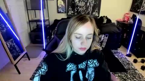 Snapshot of luna_lovelyy chatting on 1, 7, 2026 Luna online show from 1, 7, 2026