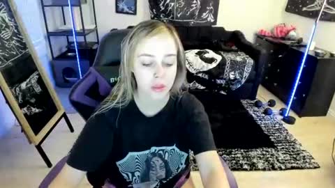 Snapshot of luna_lovelyy chatting on 1, 8, 2026 Luna online show from 1, 8, 2026
