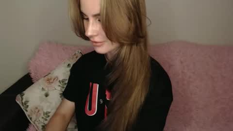 Snapshot of luna_moon77 chatting on 13, 9, 2025 Luna online show from 13, 9, 2025