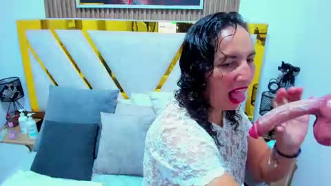 luna_naughty1 online show from 28, 7, 2026