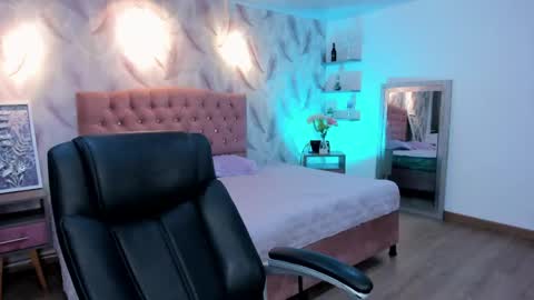 Snapshot of luna_volk chatting on 24, 4, 2026 Luna online show from 24, 4, 2026
