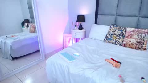 Snapshot of lunaa_moonn chatting on 22, 9, 2025 lunaa_moonn online show from 22, 9, 2025