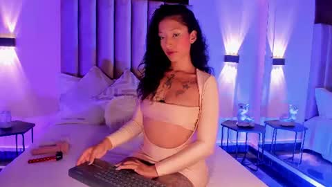 lunaa_moonn online show from 22, 7, 2026