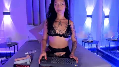 lunaa_moonn online show from 27, 7, 2026