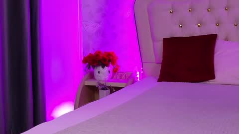 lunababe_ online show from 7, 5, 2026