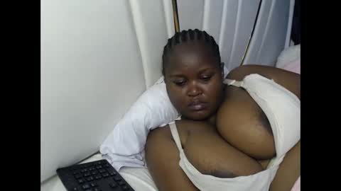 lunabloom01 online show from 1, 10, 2025