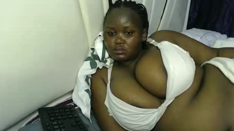 lunabloom01 online show from 22, 12, 2025