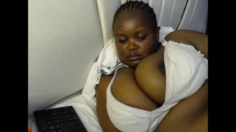 lunabloom01 online show from 5, 2, 2026