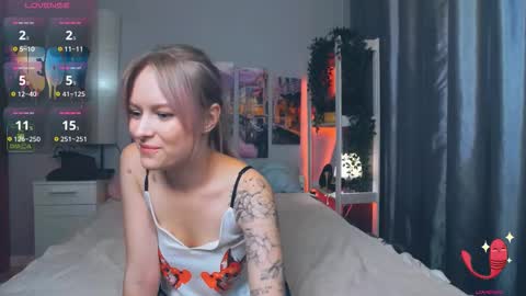 Snapshot of lunaluxyx chatting on 29, 9, 2025 Luna online show from 29, 9, 2025