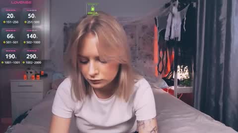 Snapshot of lunaluxyx chatting on 16, 10, 2025 Luna online show from 16, 10, 2025