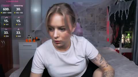 Snapshot of lunaluxyx chatting on 20, 10, 2025 Luna online show from 20, 10, 2025