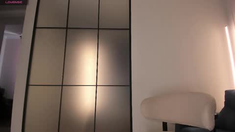 Aisha online show from 3, 11, 2025