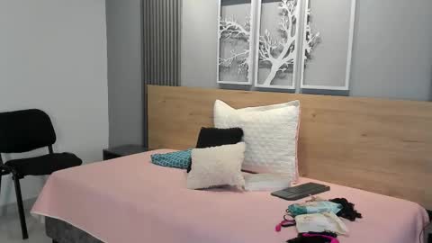 Luna  online show from 7, 1, 2026