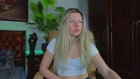 Luna Rishi online show from 4, 5, 2026