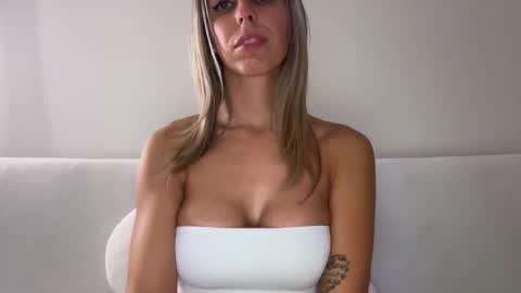 lunarose16 online show from 17, 10, 2025