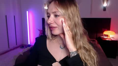 LunaticaBae online show from 22, 2, 2025