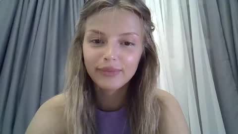 Snapshot of lunav7 chatting on 10, 9, 2025 Luna  online show from 10, 9, 2025