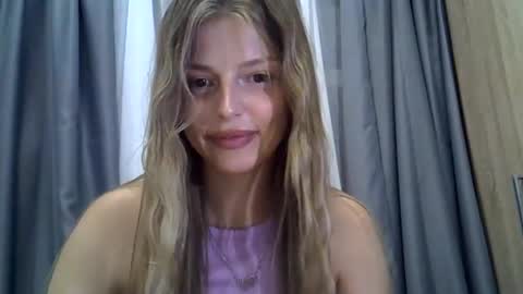 Snapshot of lunav7 chatting on 12, 9, 2025 Luna  online show from 12, 9, 2025