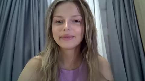 Snapshot of lunav7 chatting on 15, 9, 2025 Luna  online show from 15, 9, 2025