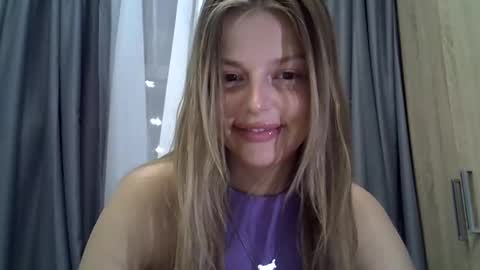 Snapshot of lunav7 chatting on 16, 9, 2025 Luna  online show from 16, 9, 2025