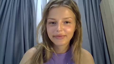 Snapshot of lunav7 chatting on 18, 9, 2025 Luna  online show from 18, 9, 2025