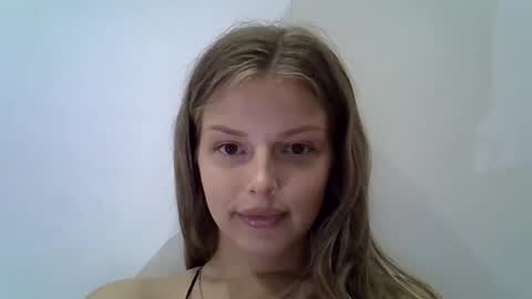 Snapshot of lunav7 chatting on 23, 9, 2025 Luna  online show from 23, 9, 2025