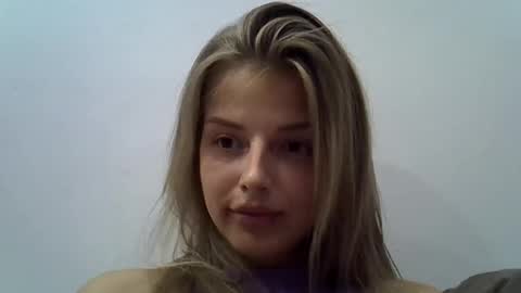 Snapshot of lunav7 chatting on 27, 9, 2025 Luna  online show from 27, 9, 2025