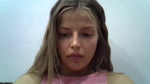 Snapshot of lunav7 chatting on 8, 10, 2025 Luna  online show from 8, 10, 2025