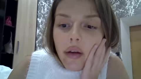 Snapshot of lunav7 chatting on 13, 10, 2025 Luna  online show from 13, 10, 2025