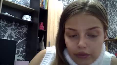 Snapshot of lunav7 chatting on 18, 10, 2025 Luna  online show from 18, 10, 2025